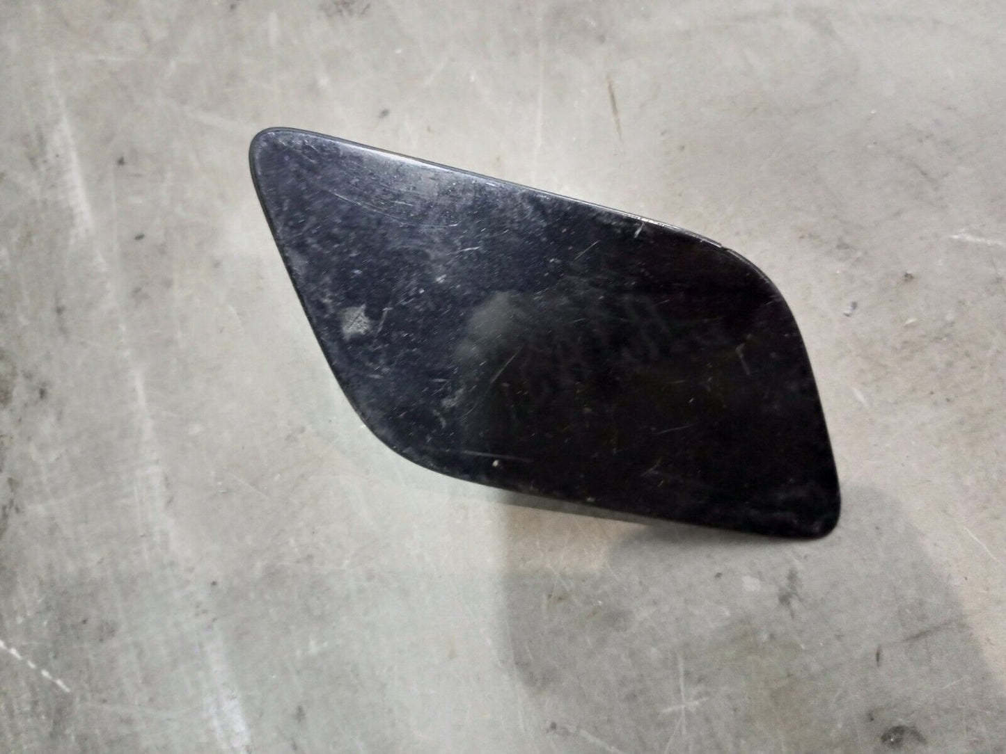 Audi Q7 4L 2010 RIGHT SIDE HEADLIGHT WASHER CAP COVER P/N:4L0955276