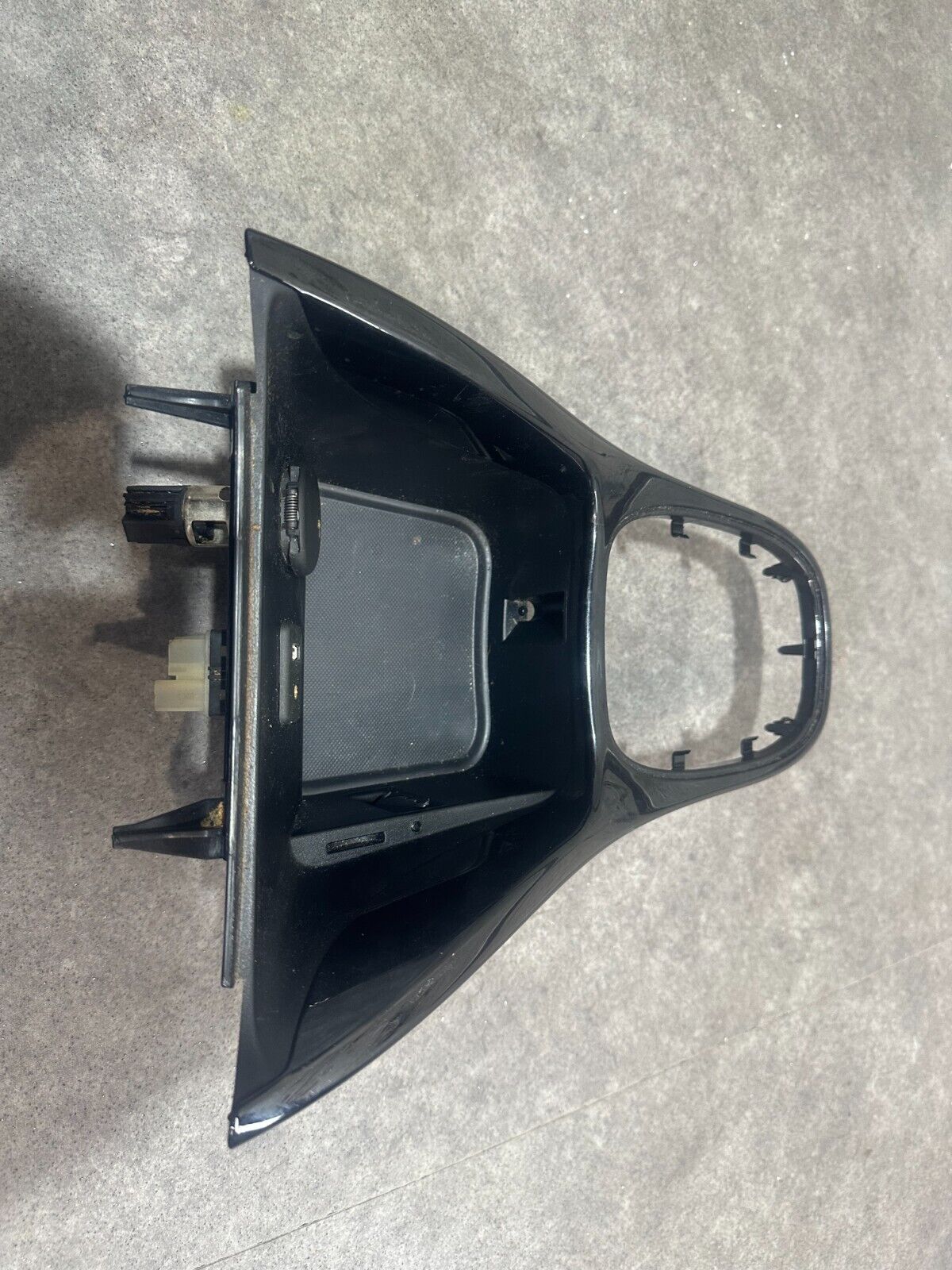 VAUXHALL ADAM CENTRE CONSOLE AROUND GEARSTICK 2012-2019; P/N: 13354908