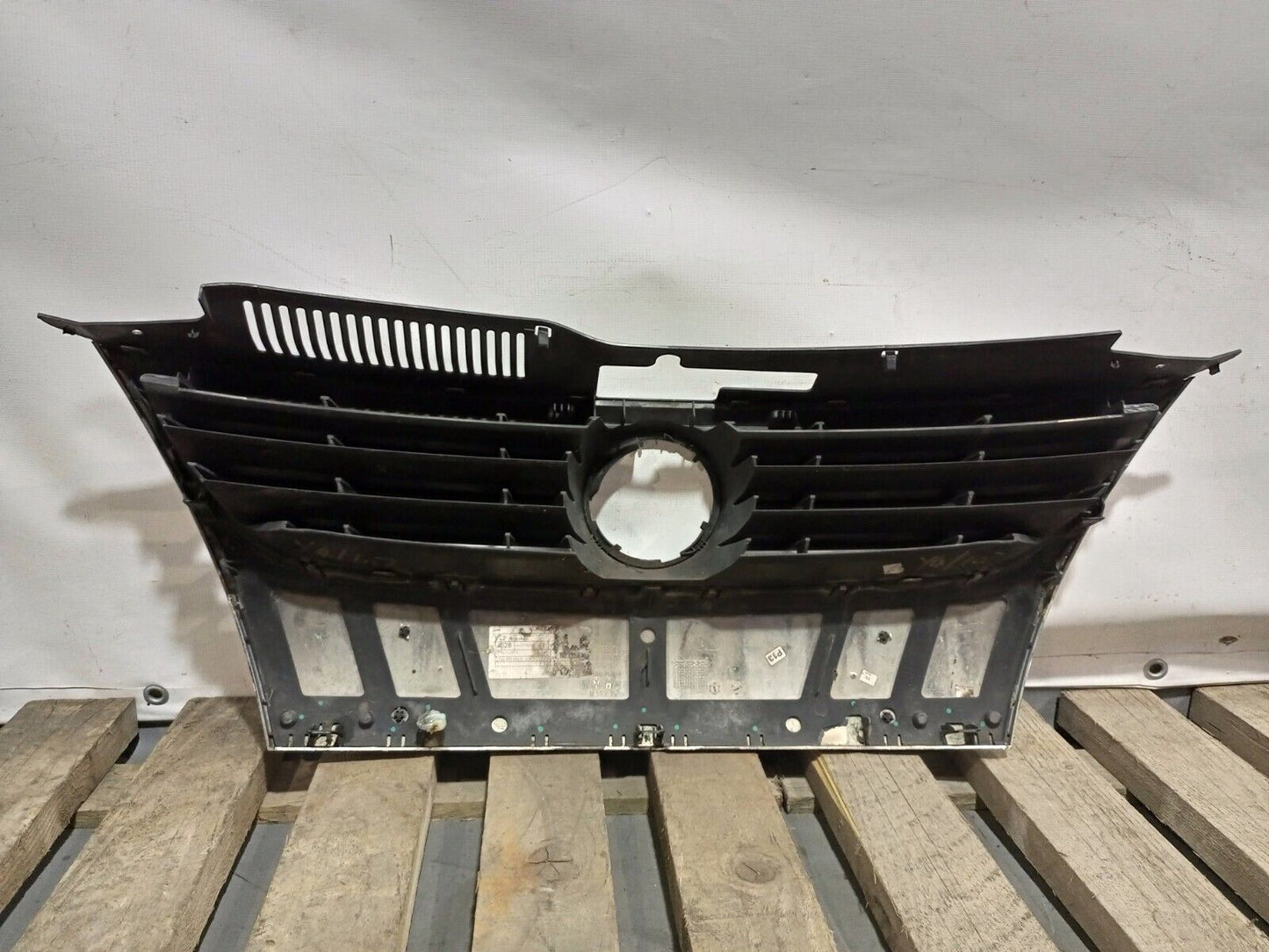 VOLKSWAGEN EOS FRONT BUMPER RADIATOR GRILL P/N:1Q0853761D