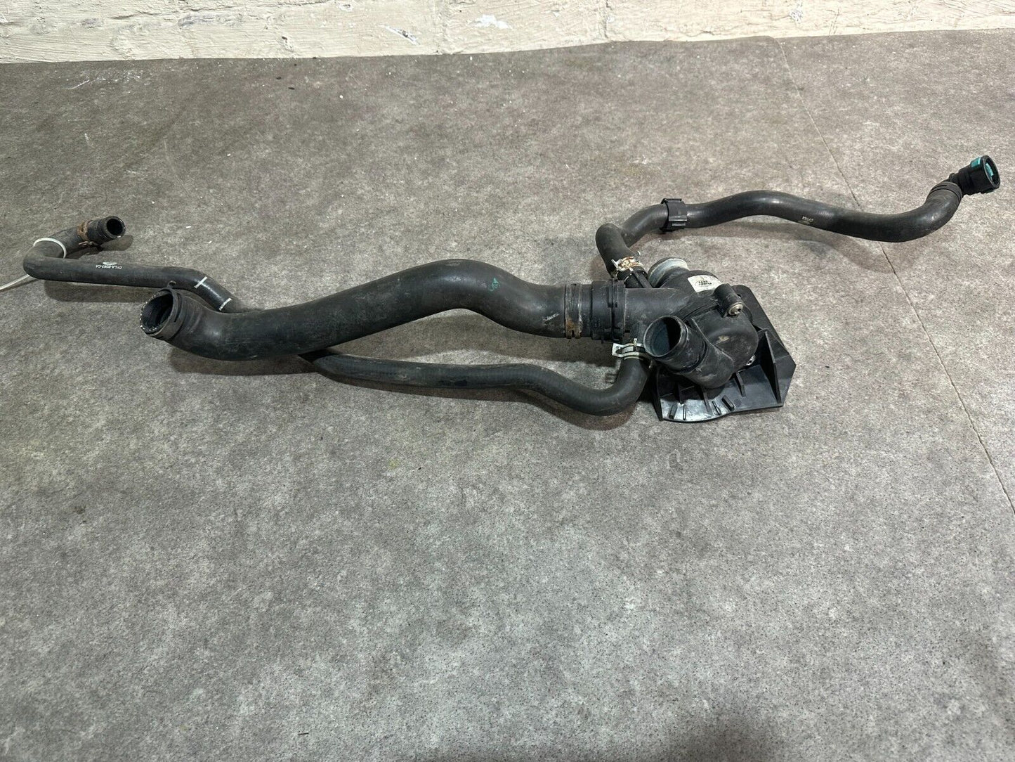 RANGE ROVER SPORT HSE 2013 THERMOSTAT HOUSING AND PIPES; P/N: CPLA-8575-CD