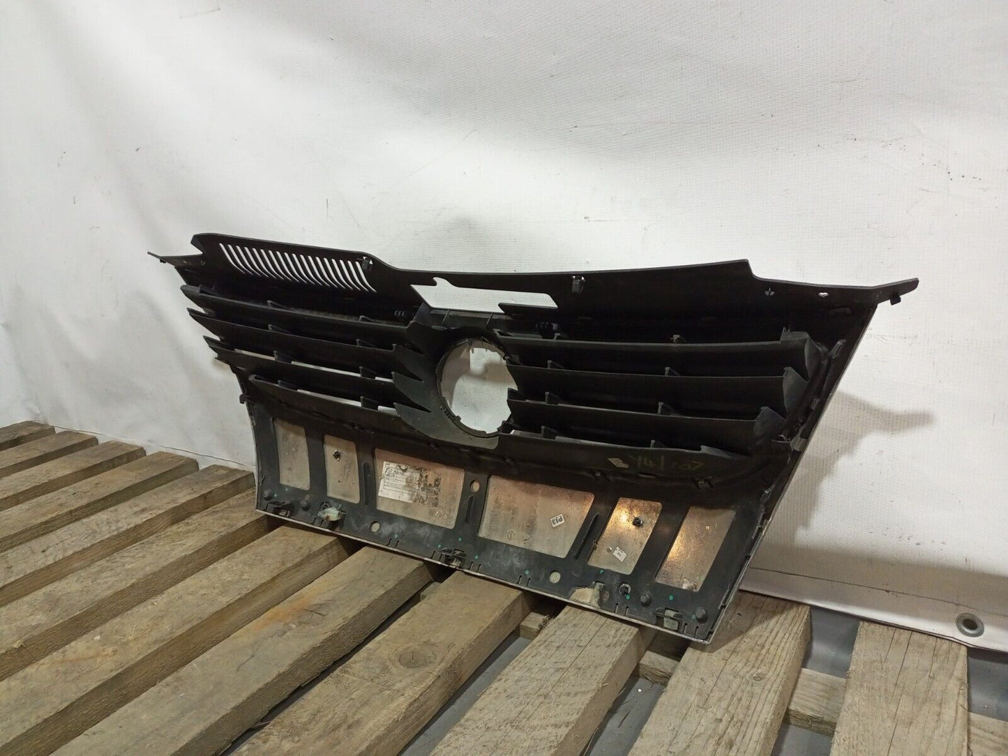 VOLKSWAGEN EOS FRONT BUMPER RADIATOR GRILL P/N:1Q0853761D