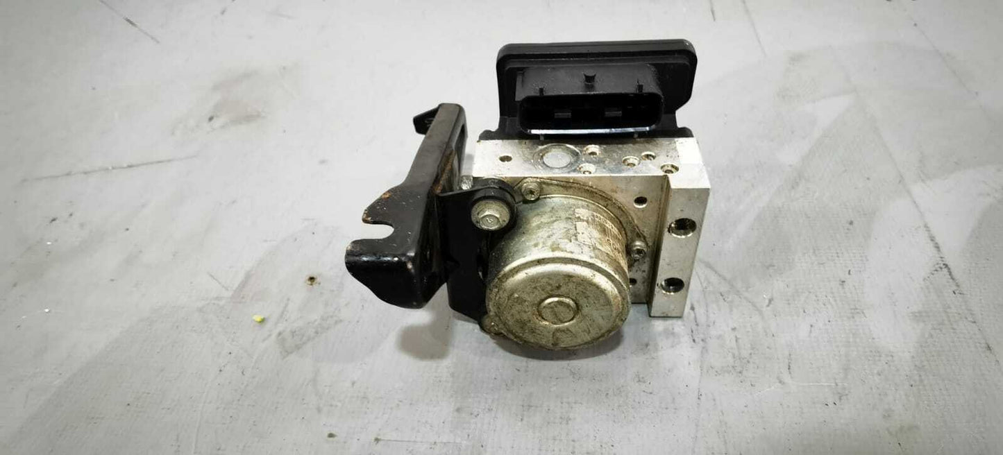 GENUINE NISSAN JUKE 2012 1.6 ABS PUMP