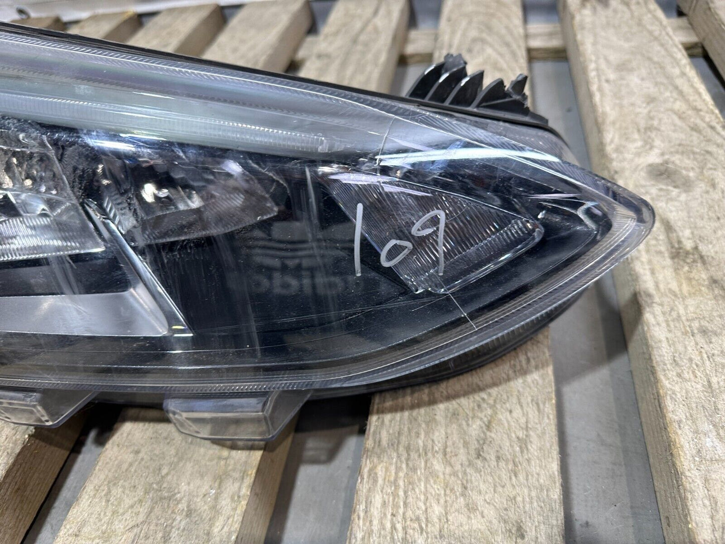 FORD FOCUS 2018-2020 FRONT RIGHT SIDE HEADLIGHT P/N: MX7B-13E014-DC